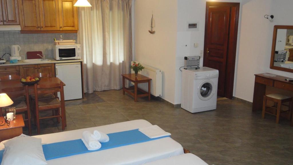 Melrose Aparthotel Skopelos Town Room photo